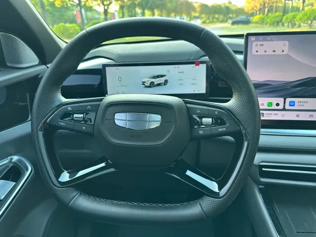 Geely Boyue — Фото автомобиля 17
