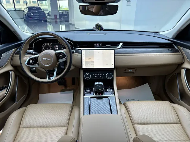 Jaguar XFL — Фото автомобиля 7