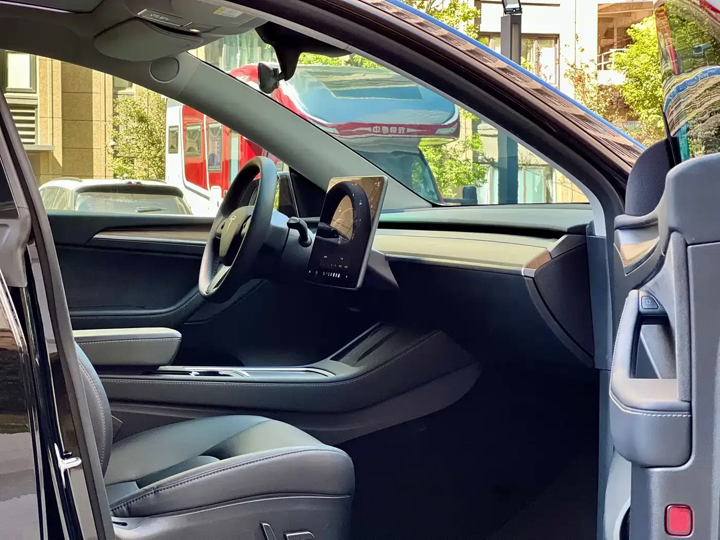 Tesla Model Y 2022 Facelift Rear-Wheel Drive Version — Фото автомобиля 16
