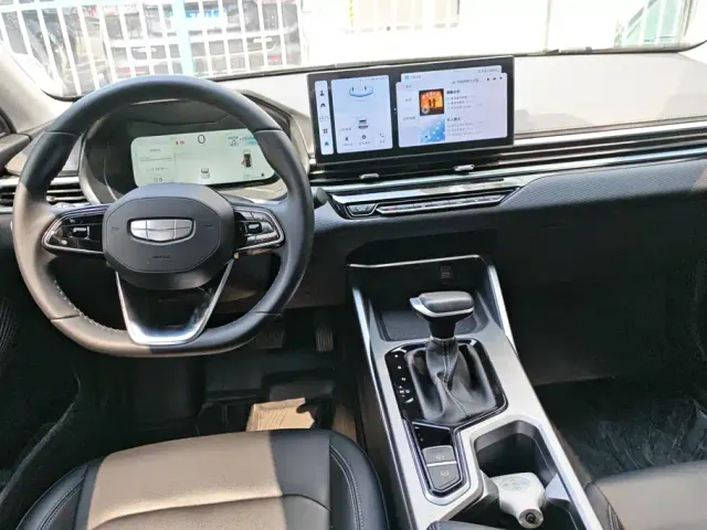 Geely Emgrand — Фото автомобиля 12
