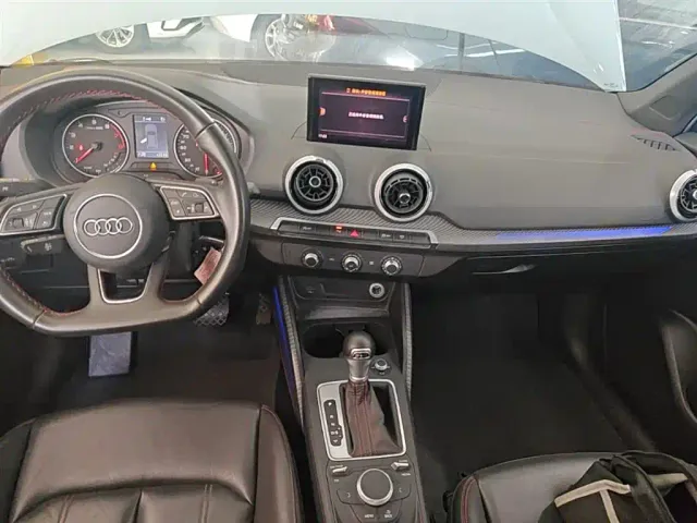 Audi Q2L — Фото автомобиля 12