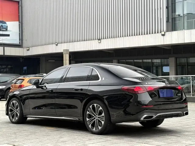 Mercedes-Benz E-Class — Фото автомобиля 7