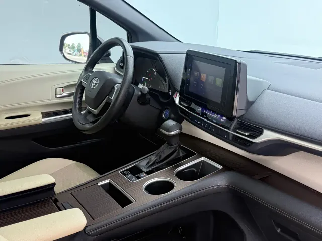Toyota Sienna — Фото автомобиля 15