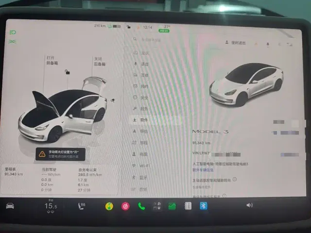 Tesla Model 3 — Фото автомобиля 11