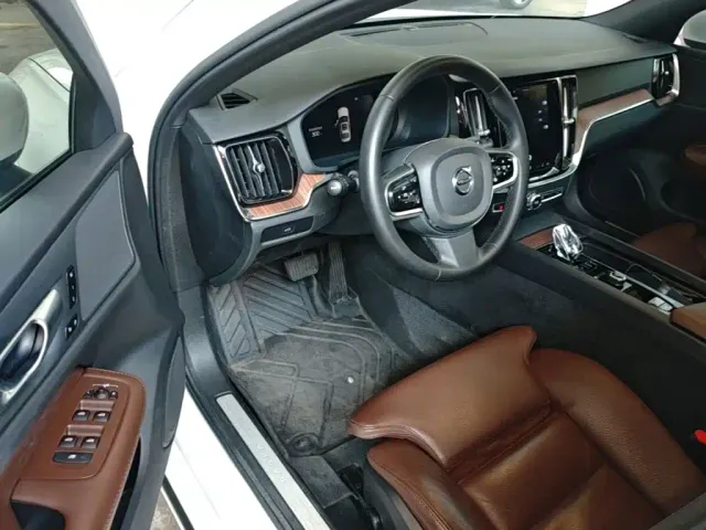 Volvo S60 — Фото автомобиля 15