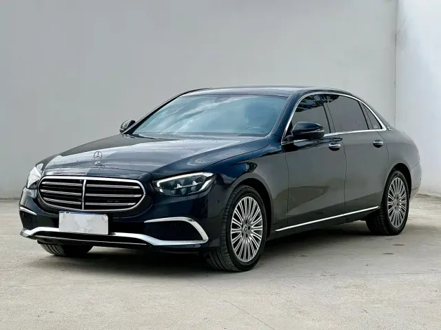 Фотография автомобиля — Mercedes-Benz E-Class