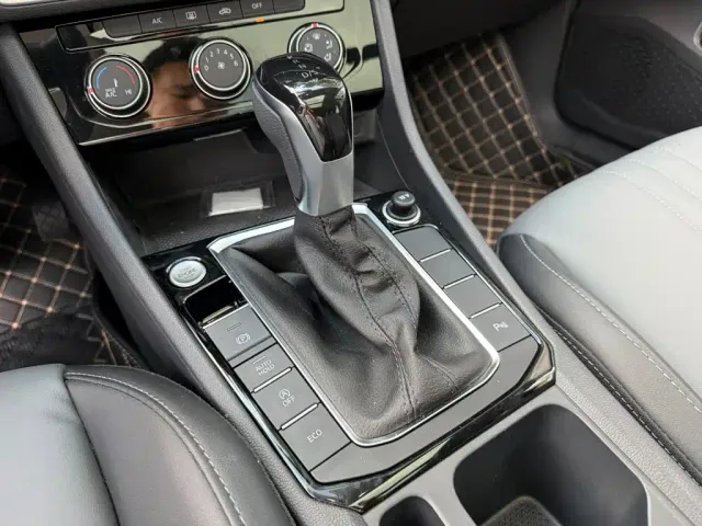 Volkswagen Sagitar — Фото автомобиля 9