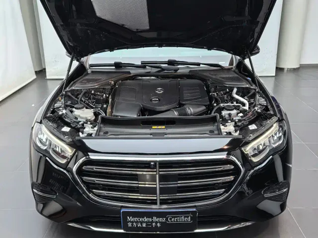 Mercedes-Benz E-Class — Фото автомобиля 18