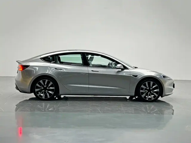 Tesla Model 3 — Фото автомобиля 7