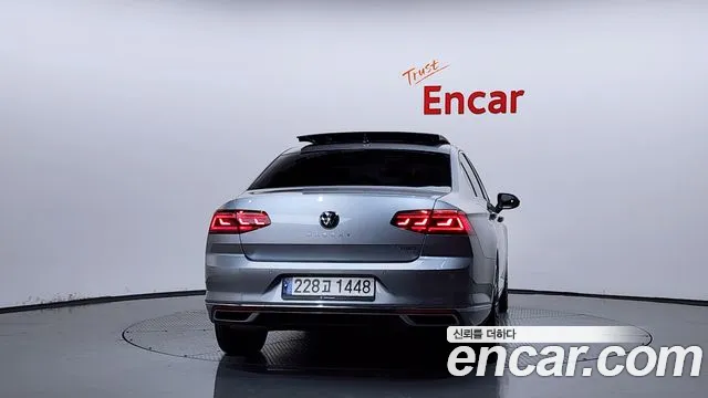 Volkswagen Passat — Фото автомобиля 4