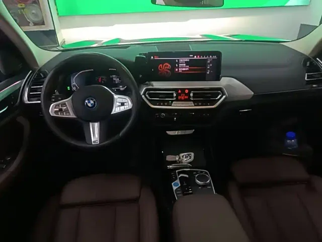 BMW iX3 — Фото автомобиля 9