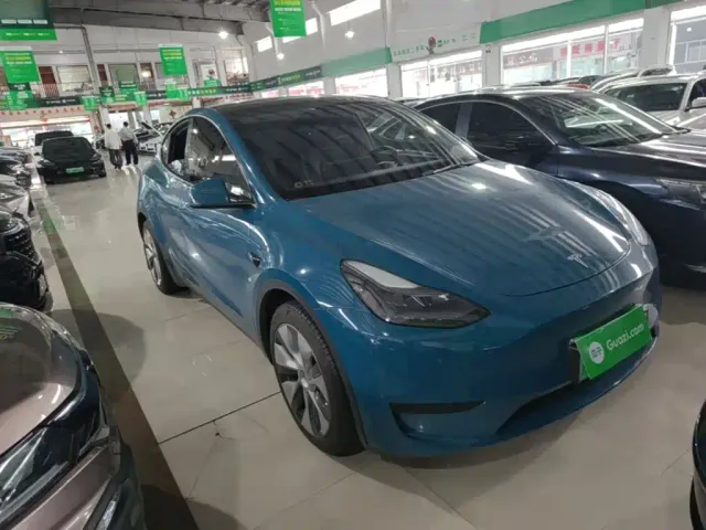 Tesla Model Y — Фото автомобиля 3