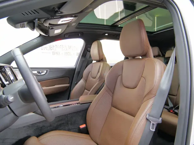 Volvo XC60 — Фото автомобиля 7