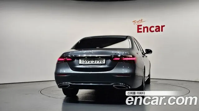 Mercedes-Benz E-Class E-класс W213 E350 4MATIC Avantgarde — Фото автомобиля 4