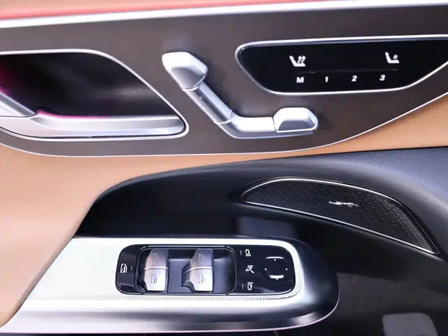 Mercedes-Benz E-Class — Фото автомобиля 17