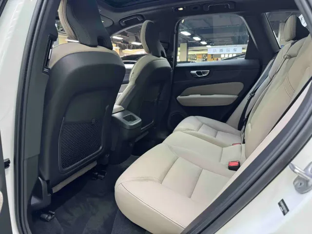 Volvo XC60 — Фото автомобиля 8
