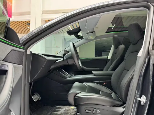Tesla Model Y — Фото автомобиля 10