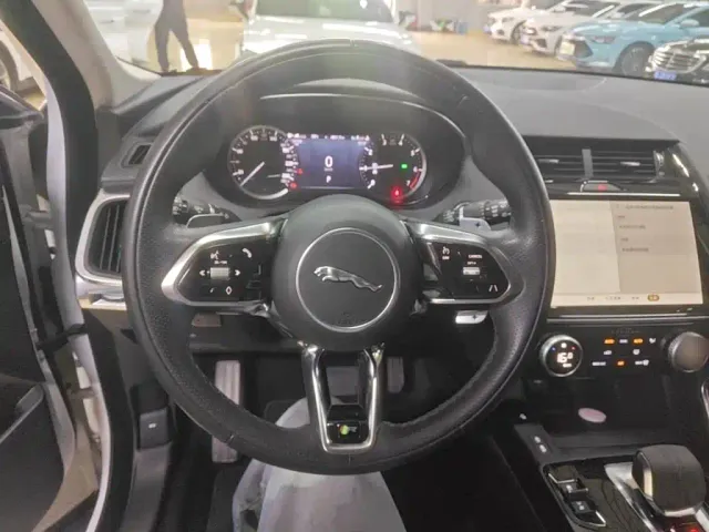 Jaguar E-PACE — Фото автомобиля 10