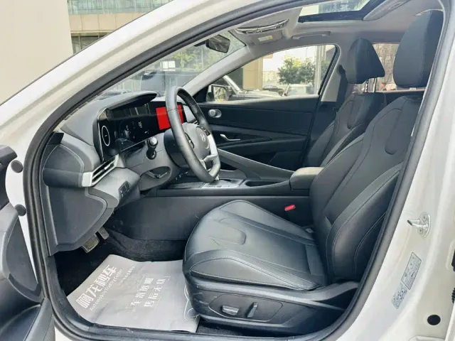 Hyundai Elantra — Фото автомобиля 10