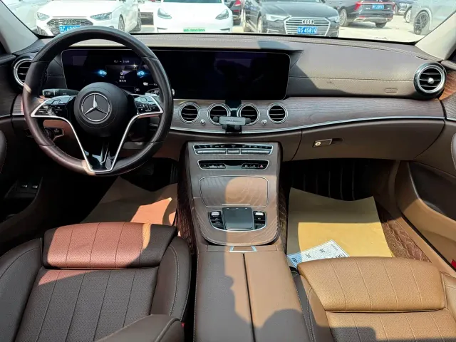Mercedes-Benz E-Class — Фото автомобиля 14