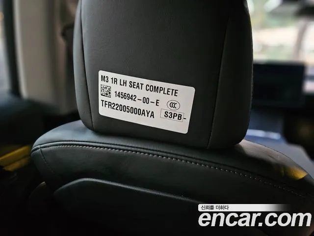 Tesla Model 3 — Фото автомобиля 10