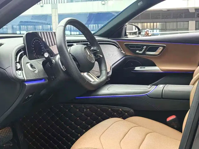 Mercedes-Benz E-Class — Фото автомобиля 4