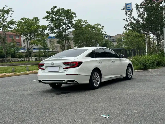 Honda Accord — Фото автомобиля 12