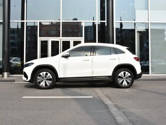 Mercedes-Benz EQA — Фото автомобиля 4