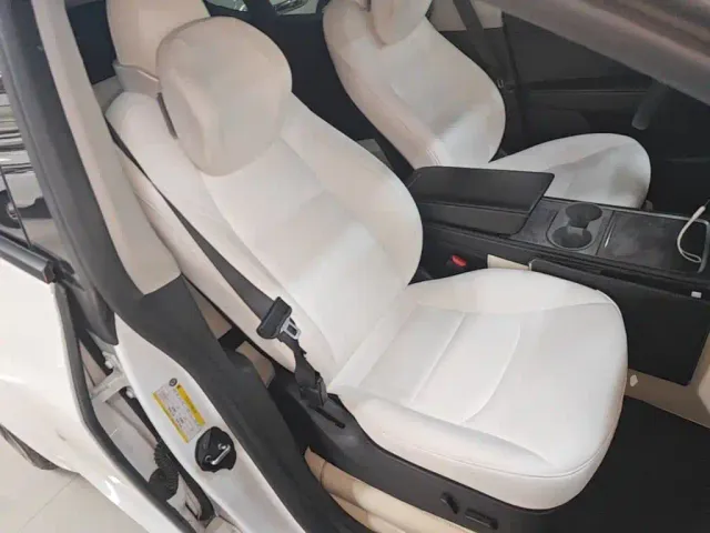 Tesla Model Y — Фото автомобиля 24
