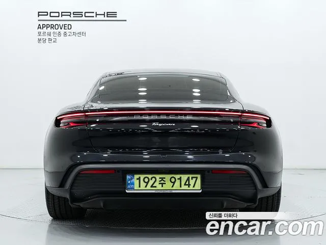 Porsche Taycan — Фото автомобиля 4