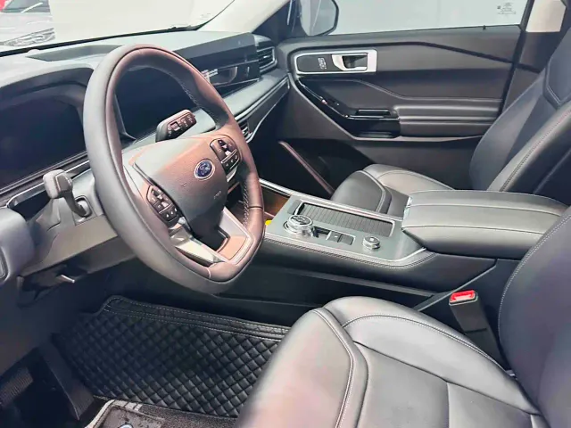 Ford Explorer — Фото автомобиля 9