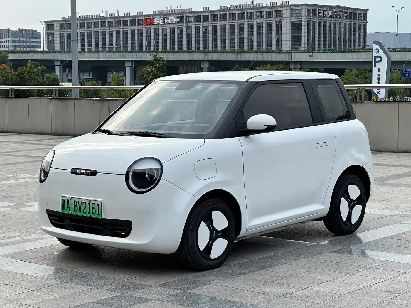 Фотография автомобиля — Changan Lumin