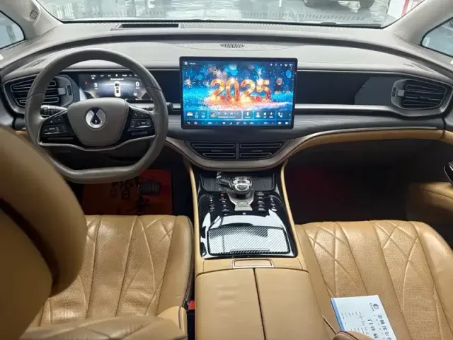 Denza Denza D9 2022 DM-i 970 AWD Flagship — Фото автомобиля 11