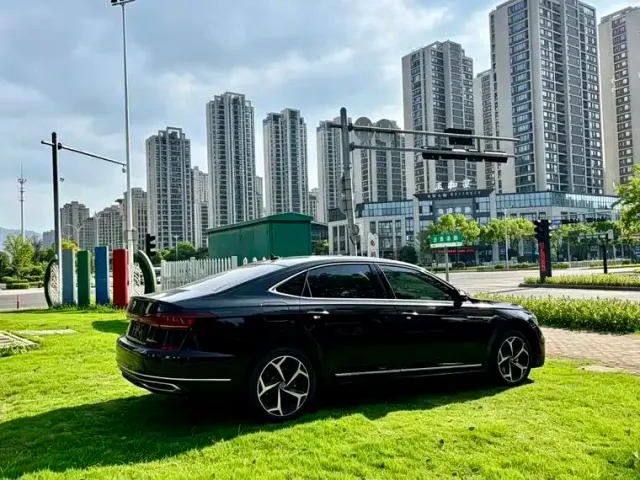 Volkswagen Passat — Фото автомобиля 7