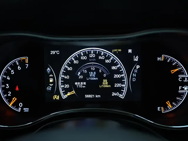 Jeep Grand Cherokee — Фото автомобиля 6