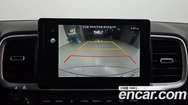 Hyundai Venue — Фото автомобиля 21
