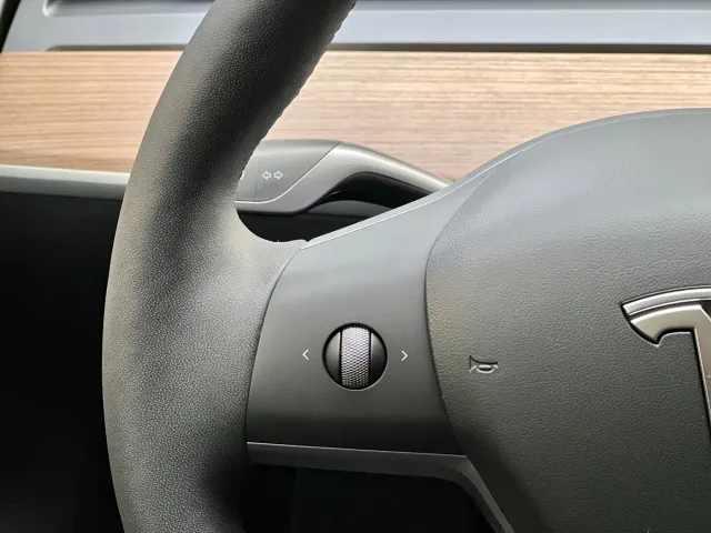 Tesla Model 3 — Фото автомобиля 16
