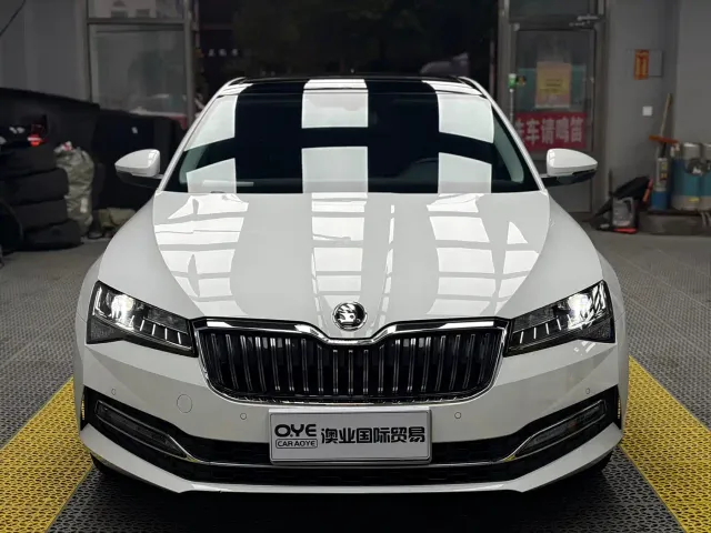 Skoda Superb — Фото автомобиля 2