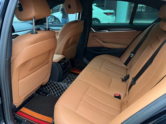 BMW 5 Series — Фото автомобиля 16