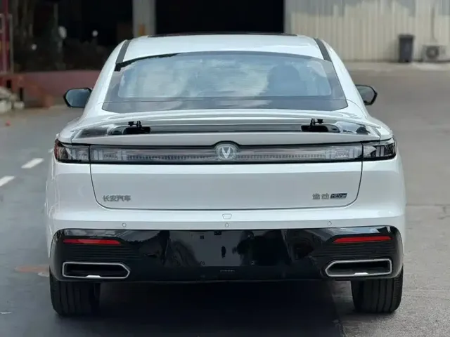 Changan Eado — Фото автомобиля 8