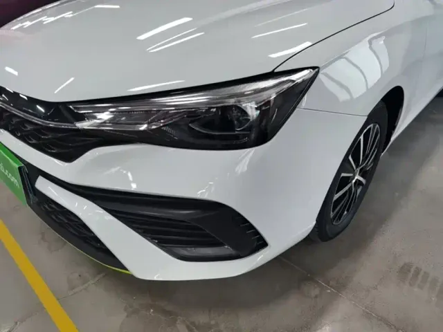 Roewe i5 — Фото автомобиля 23