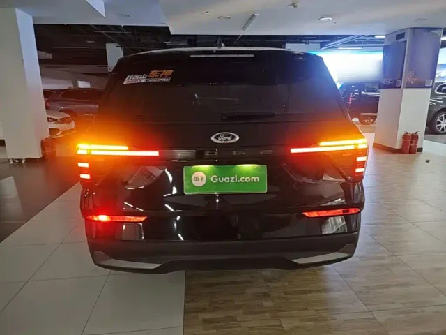 Ford Edge — Фото автомобиля 5