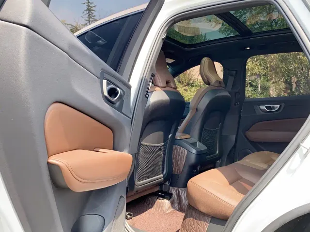 Volvo XC60 — Фото автомобиля 15
