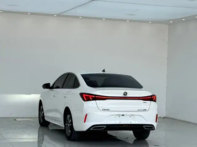 Changan Eado — Фото автомобиля 4