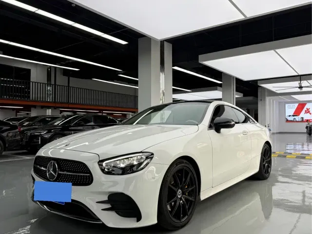 Фотография автомобиля — Mercedes-Benz E-Class