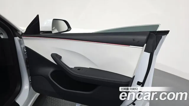 Tesla Model 3 — Фото автомобиля 23
