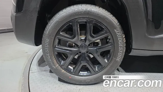 Jeep Renegade — Фото автомобиля 5