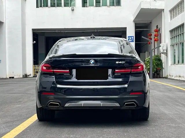 BMW 5 Series — Фото автомобиля 17