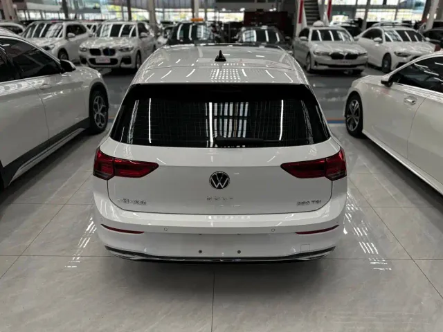 Volkswagen Golf — Фото автомобиля 16