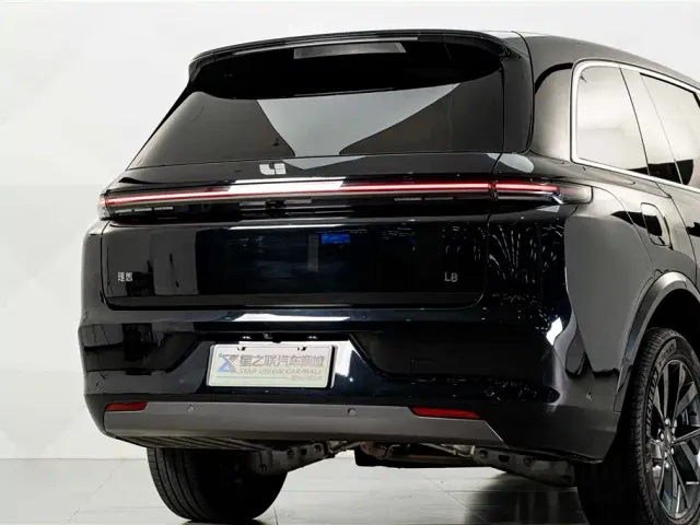 Li Auto L8 — Фото автомобиля 7